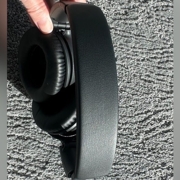 Bose QuietComfort 35 Series II Wireless Noise-Cancelling Bluetooth Headphones - Picture 7 of 14